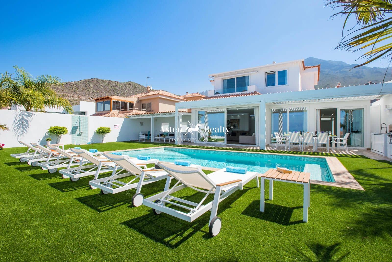 6 soveværelse Byhus til salg i Torviscas med swimmingpool garage - € 2.550.000 (Ref: 8535652)