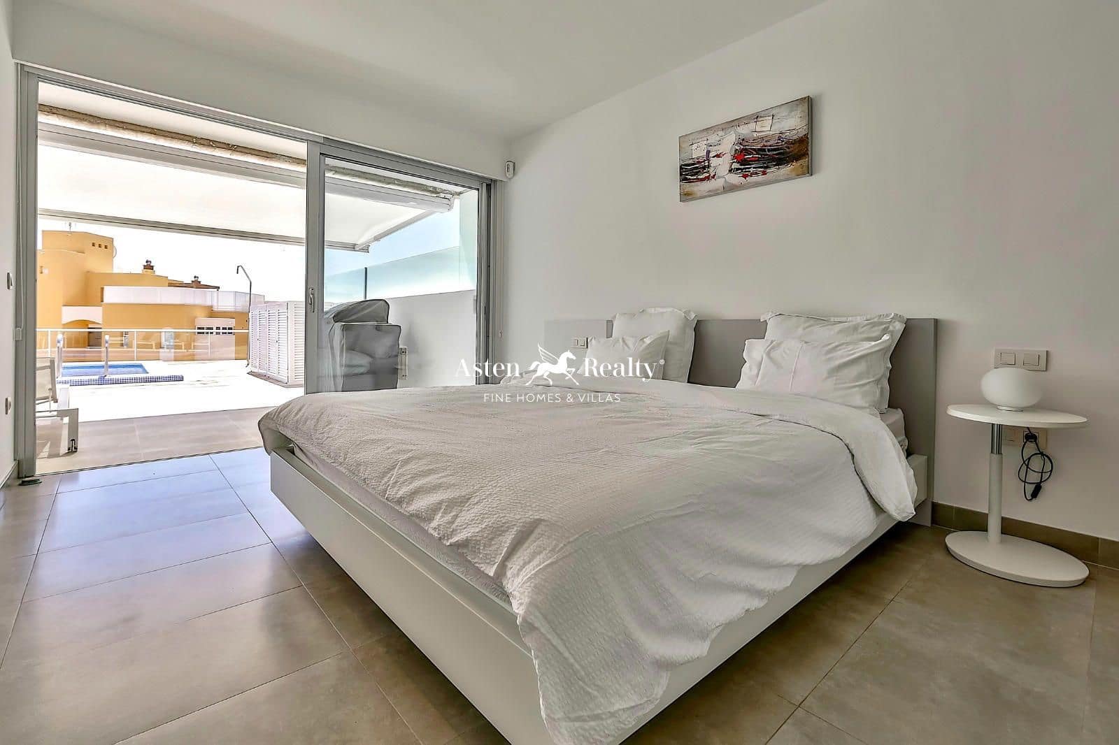 2 slaapkamer Flat te koop in La Caleta Adeje met zwembad garage - € 1.270.000 (Ref: 8537741)