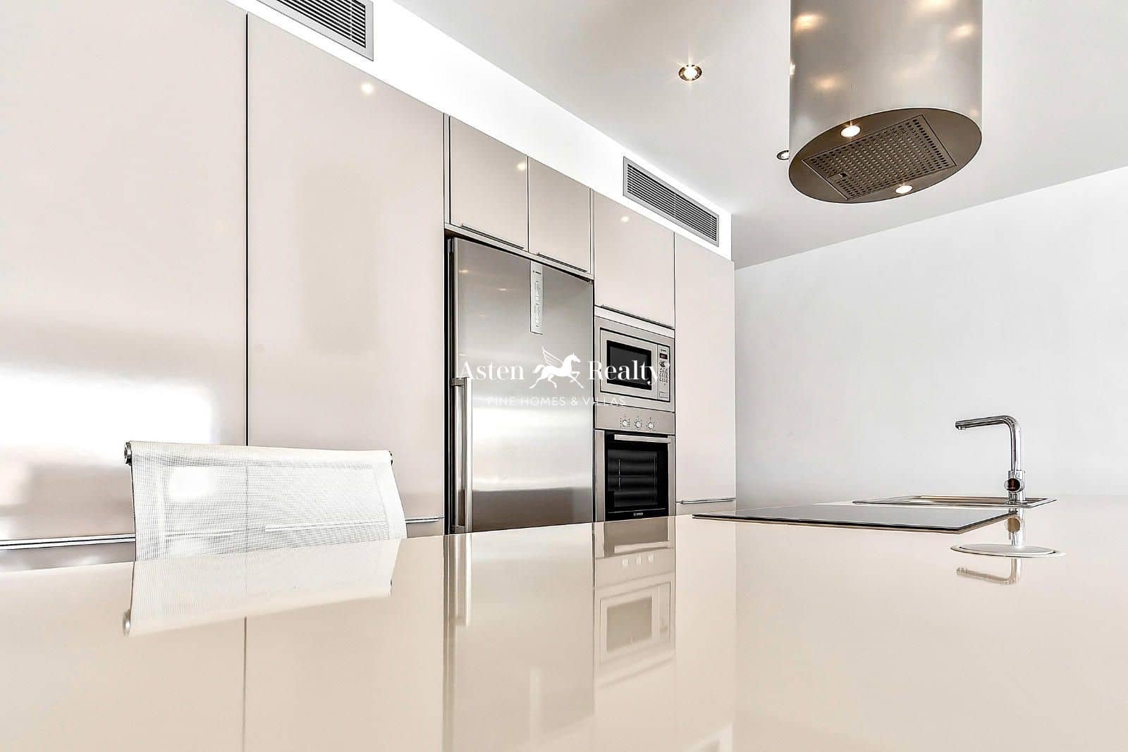 2 slaapkamer Flat te koop in La Caleta Adeje met zwembad garage - € 1.270.000 (Ref: 8537741)