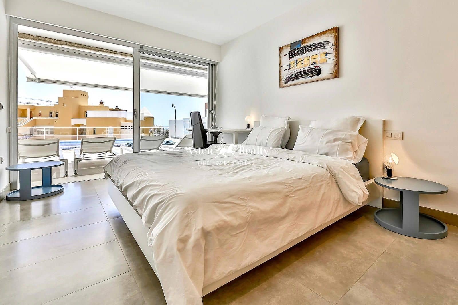 2 slaapkamer Flat te koop in La Caleta Adeje met zwembad garage - € 1.270.000 (Ref: 8537741)