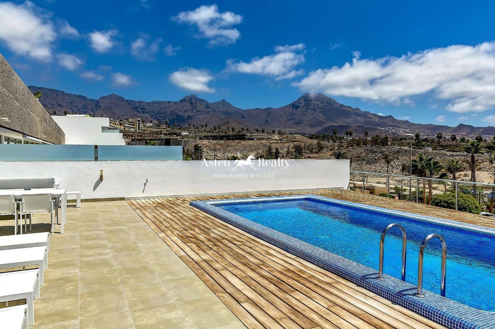 2 slaapkamer Flat te koop in La Caleta Adeje met zwembad garage - € 1.270.000 (Ref: 8537741)