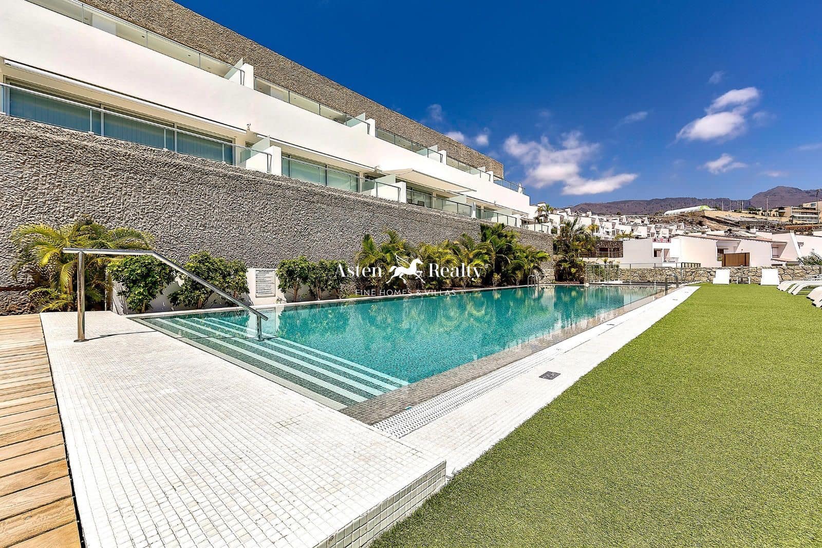 2 slaapkamer Flat te koop in La Caleta Adeje met zwembad garage - € 1.270.000 (Ref: 8537741)