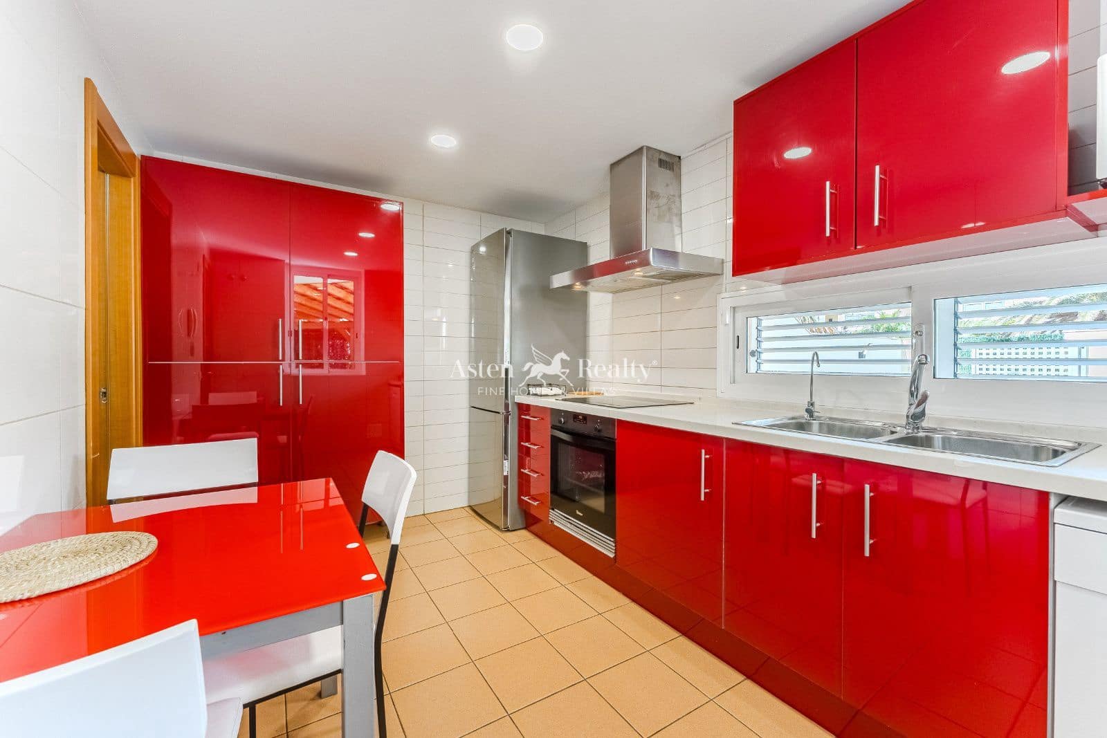 4 soveværelse Byhus til salg i Torviscas med swimmingpool garage - € 790.000 (Ref: 8548344)