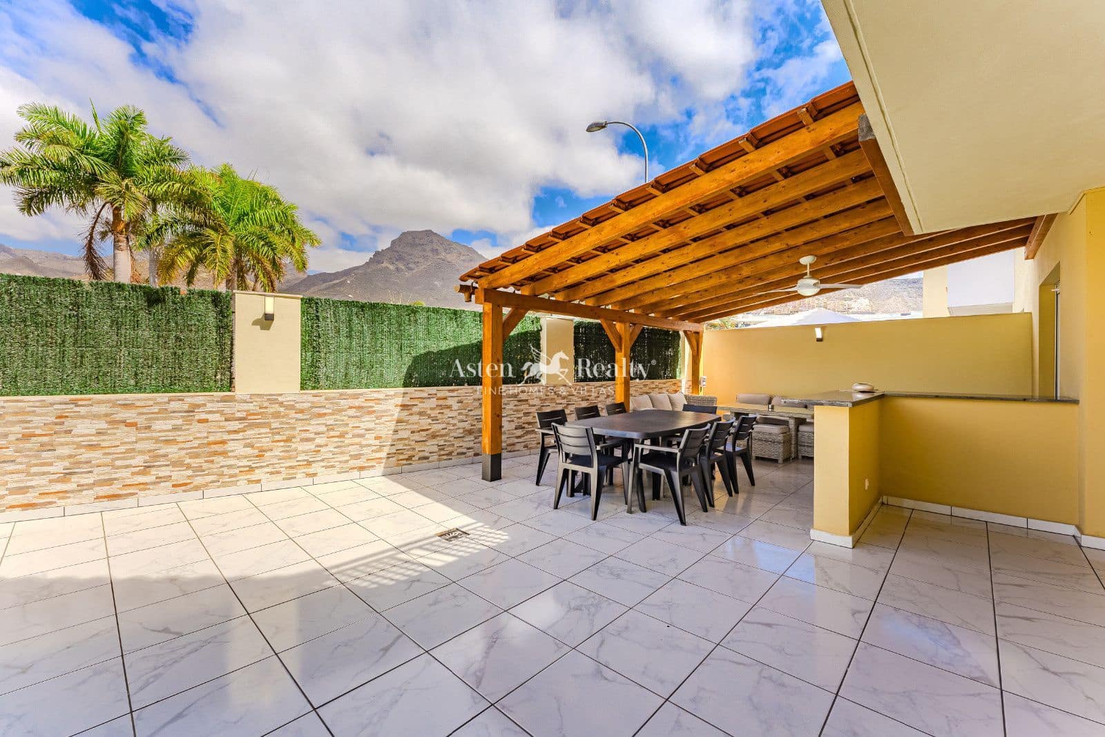 4 soveværelse Byhus til salg i Torviscas med swimmingpool garage - € 790.000 (Ref: 8548344)