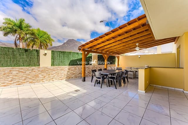 4 slaapkamer Huis te koop in Torviscas, Adeje met zwembad garage - € 790.000 (Ref: 8548344)