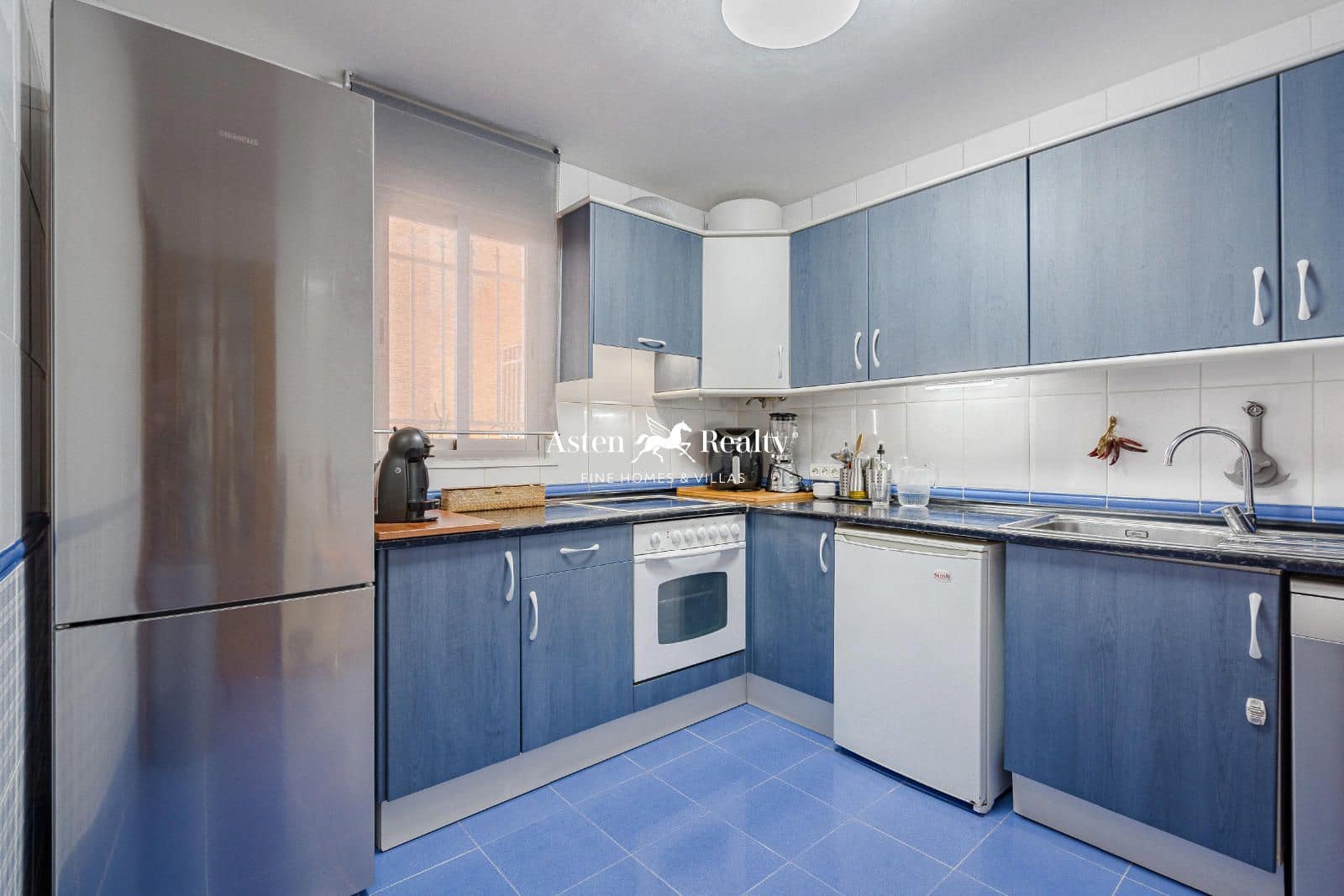 3 slaapkamer Flat te koop in Los Cristianos met zwembad garage - € 495.000 (Ref: 8548345)