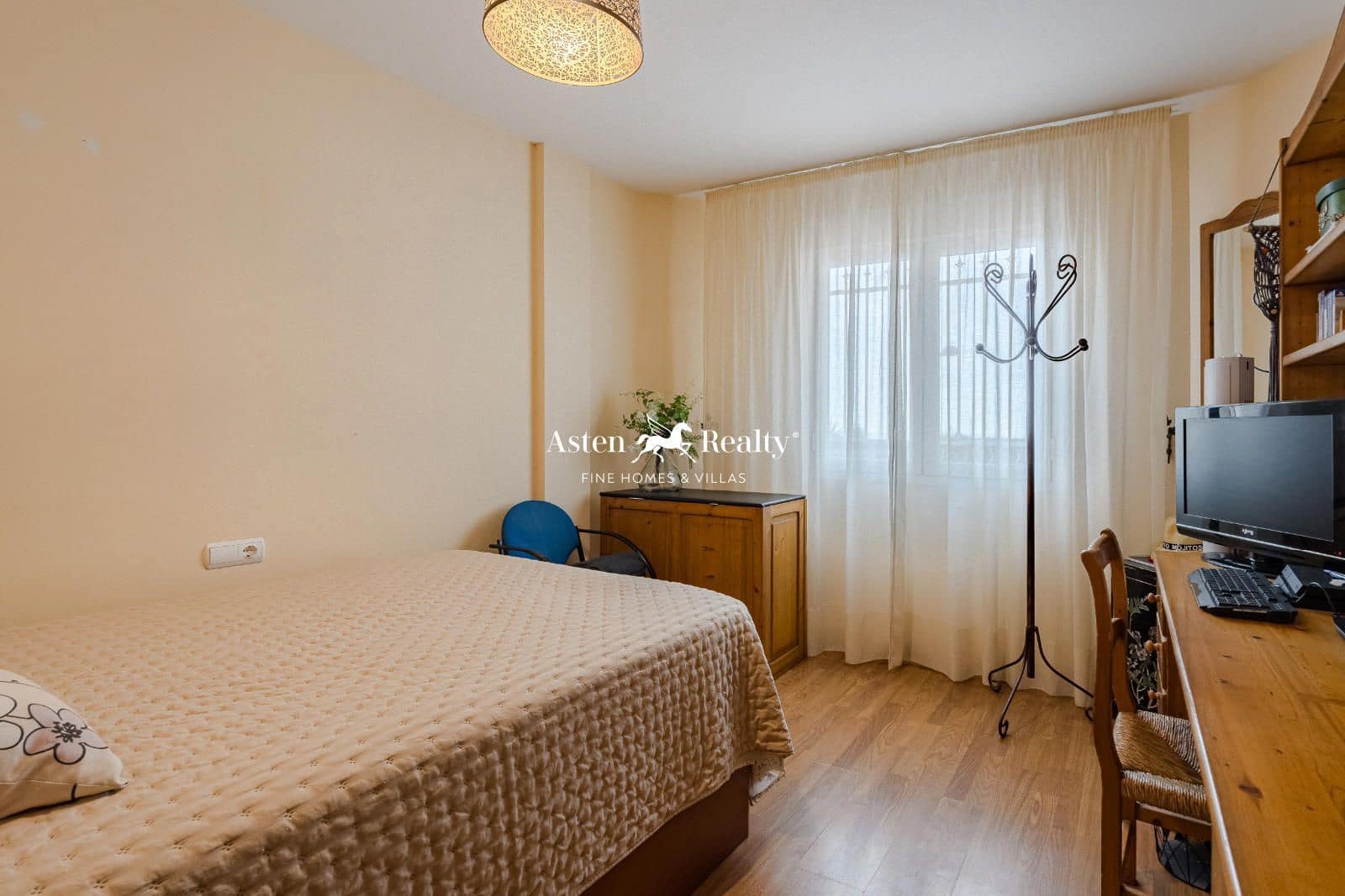 3 slaapkamer Flat te koop in Los Cristianos met zwembad garage - € 495.000 (Ref: 8548345)