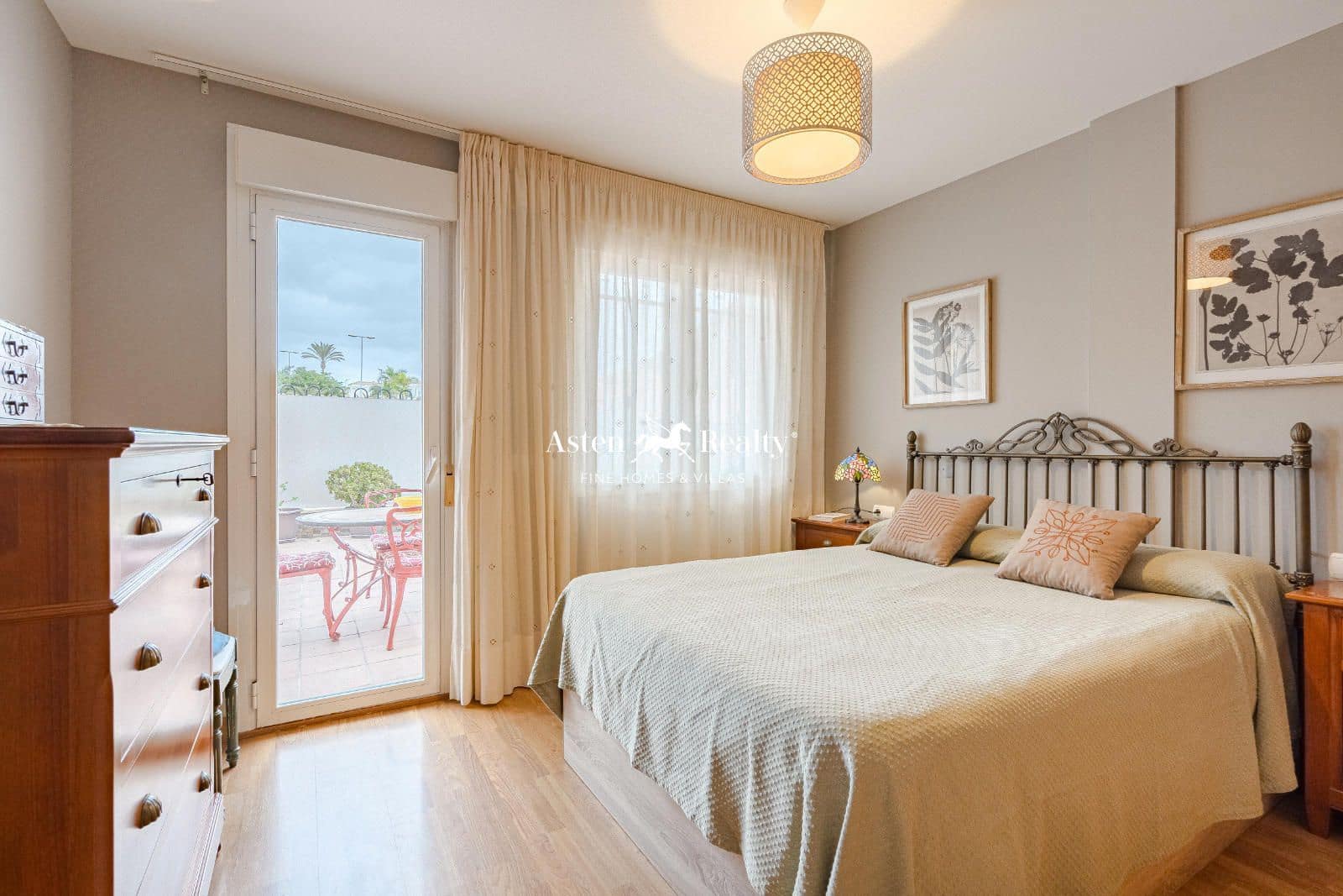 3 slaapkamer Flat te koop in Los Cristianos met zwembad garage - € 495.000 (Ref: 8548345)