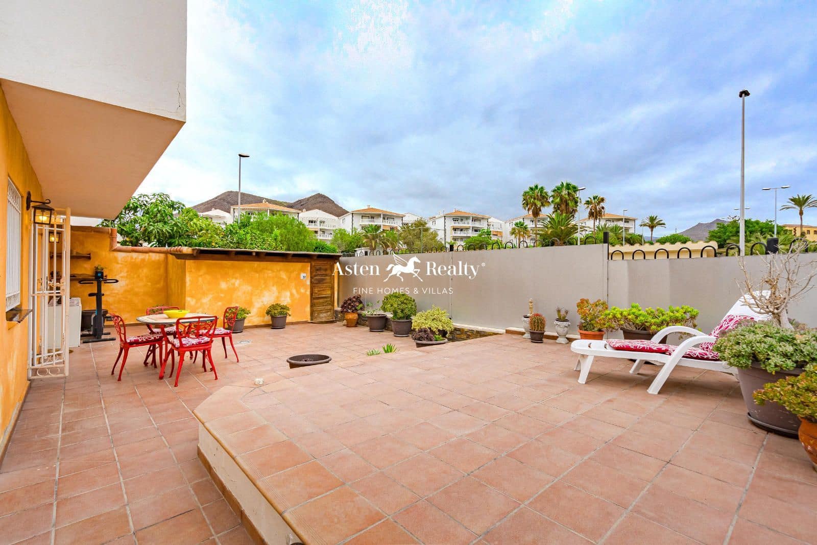 3 soveværelse Lejlighed til salg i Los Cristianos med swimmingpool garage - € 495.000 (Ref: 8548345)