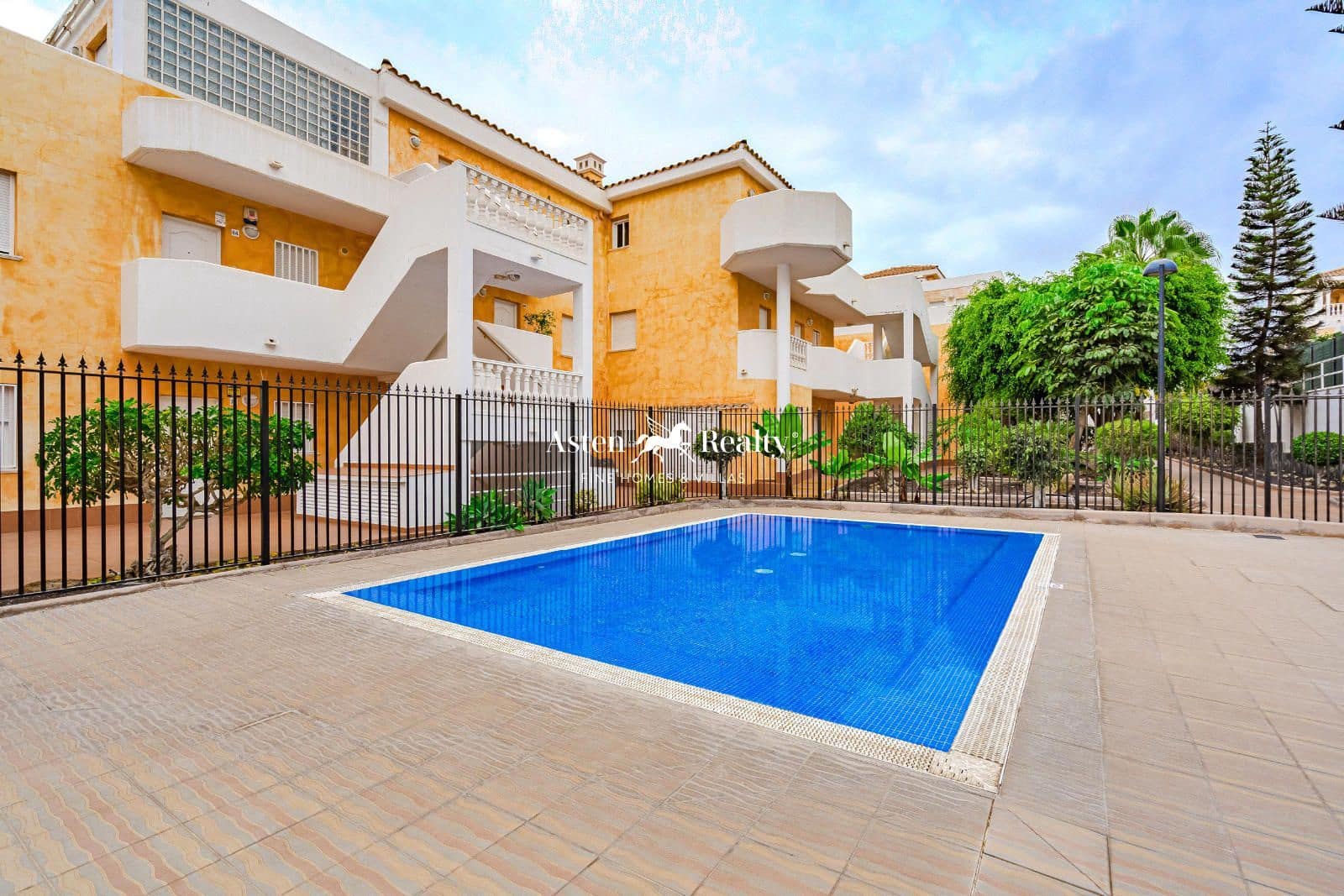 3 slaapkamer Flat te koop in Los Cristianos met zwembad garage - € 495.000 (Ref: 8548345)