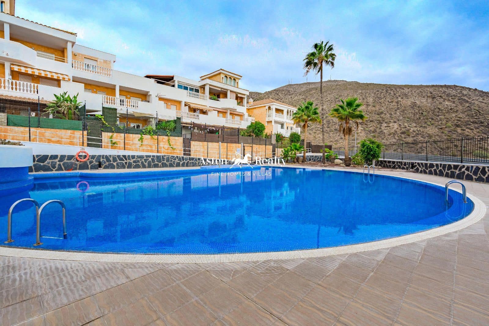 3 slaapkamer Flat te koop in Los Cristianos met zwembad garage - € 495.000 (Ref: 8548345)