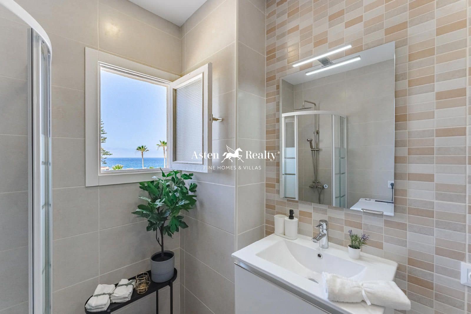 1 soveværelse Lejlighed til salg i Los Cristianos med swimmingpool - € 310.000 (Ref: 8556217)