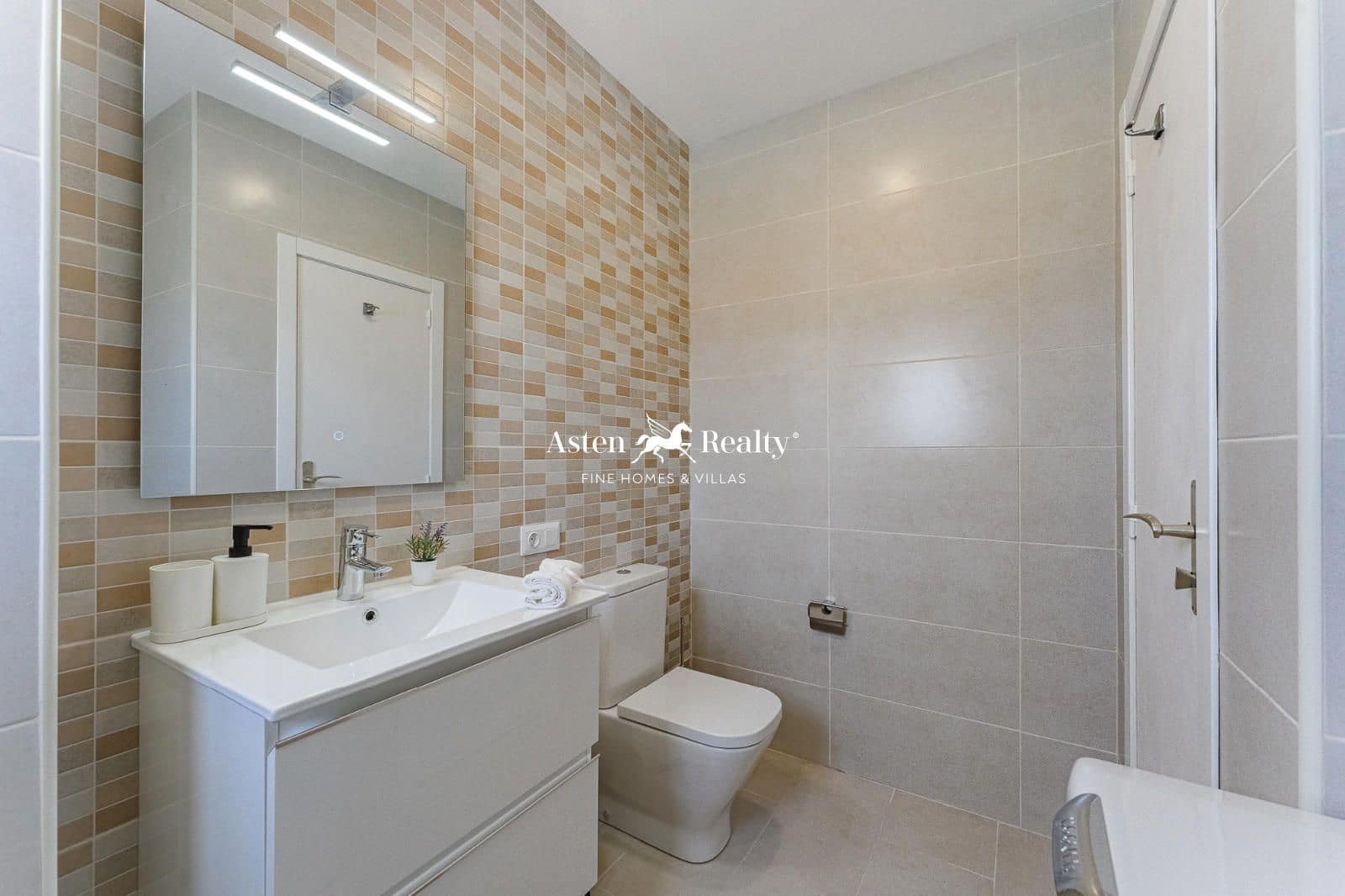 1 soveværelse Lejlighed til salg i Los Cristianos med swimmingpool - € 310.000 (Ref: 8556217)