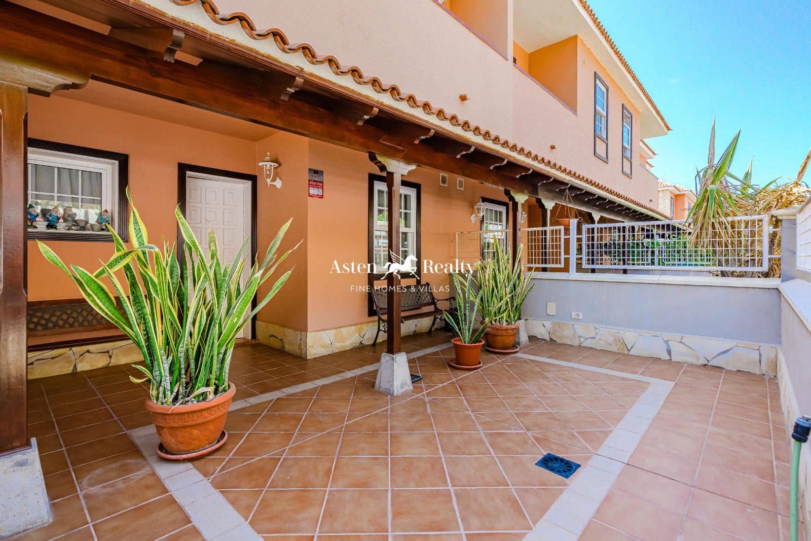 3 chambre Maison de Ville à vendre à Adeje avec piscine garage - 656 000 € (Ref: 8560767)