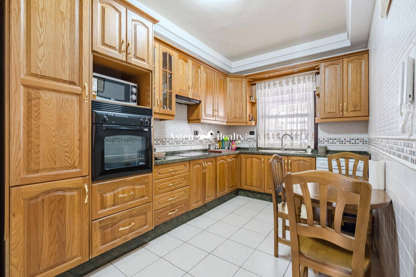 3 chambre Maison de Ville à vendre à Adeje avec piscine garage - 656 000 € (Ref: 8560767)