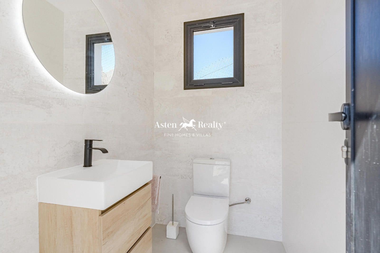 5 bedroom Townhouse for sale in Los Gigantes with pool garage - € 1,950,000 (Ref: 8602670)