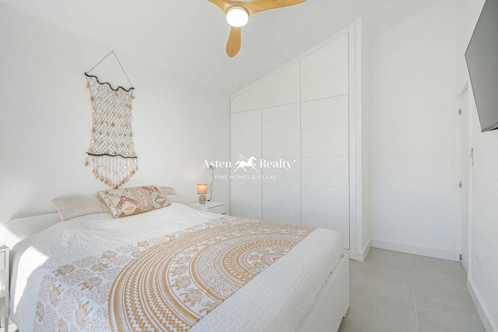 5 bedroom Townhouse for sale in Los Gigantes with pool garage - € 1,950,000 (Ref: 8602670)