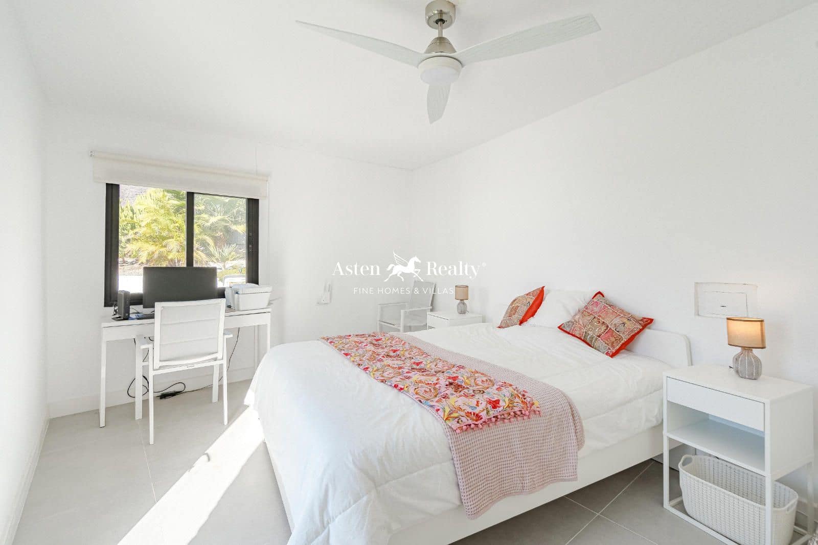 5 bedroom Townhouse for sale in Los Gigantes with pool garage - € 1,950,000 (Ref: 8602670)