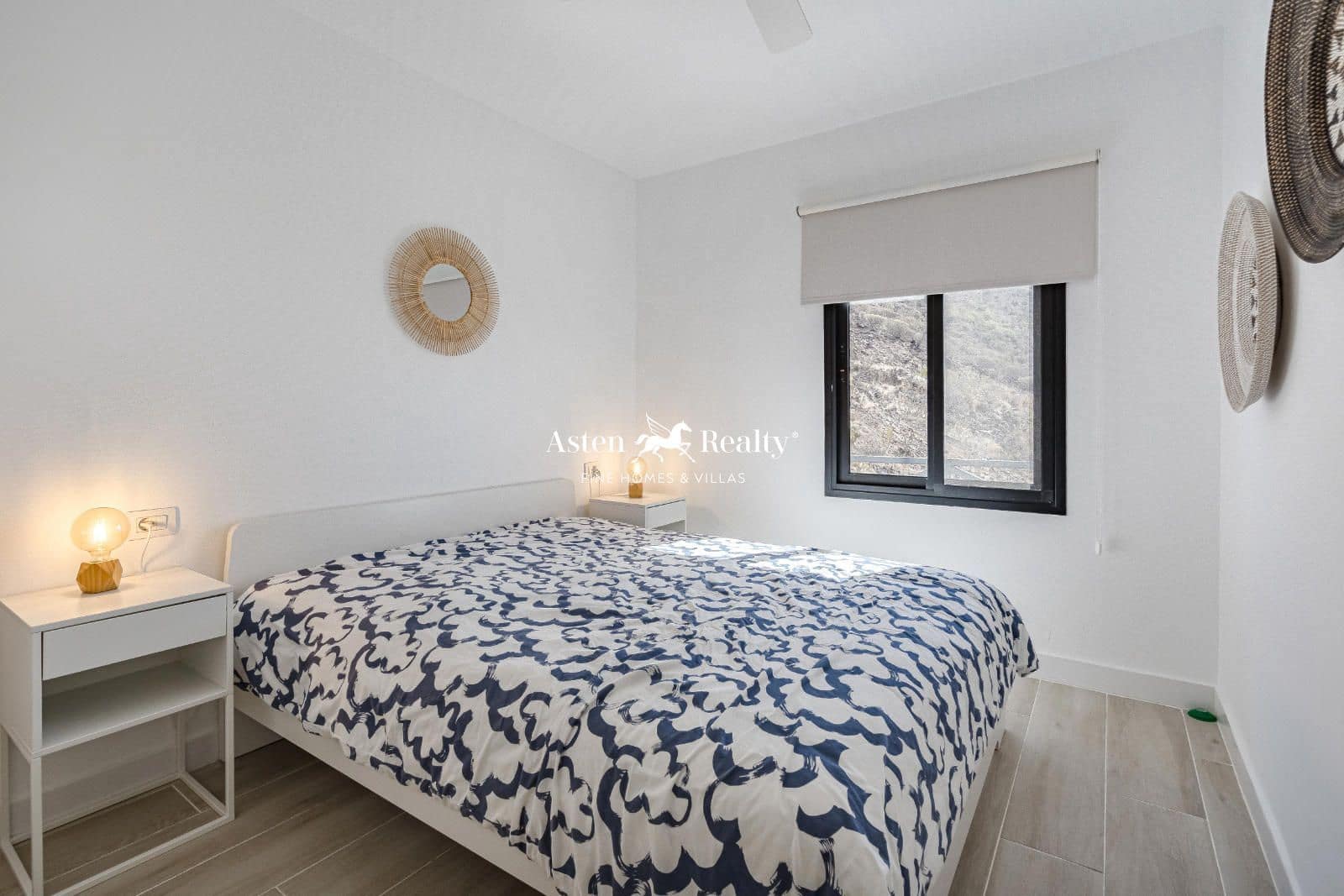 5 bedroom Townhouse for sale in Los Gigantes with pool garage - € 1,950,000 (Ref: 8602670)