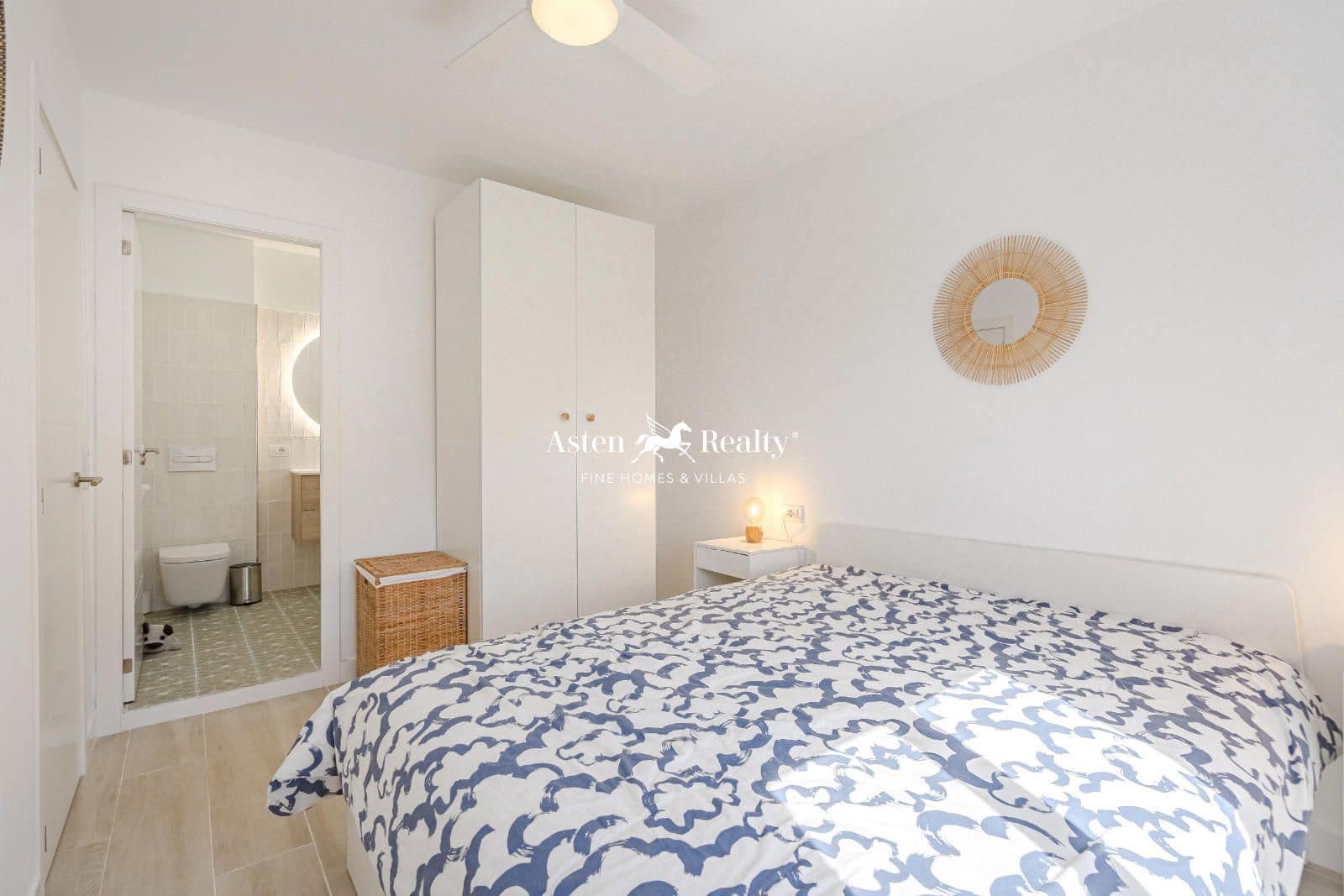 5 bedroom Townhouse for sale in Los Gigantes with pool garage - € 1,950,000 (Ref: 8602670)