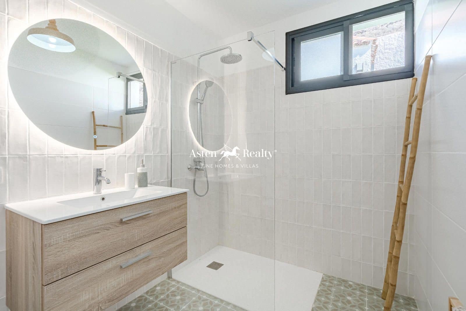 5 bedroom Townhouse for sale in Los Gigantes with pool garage - € 1,950,000 (Ref: 8602670)