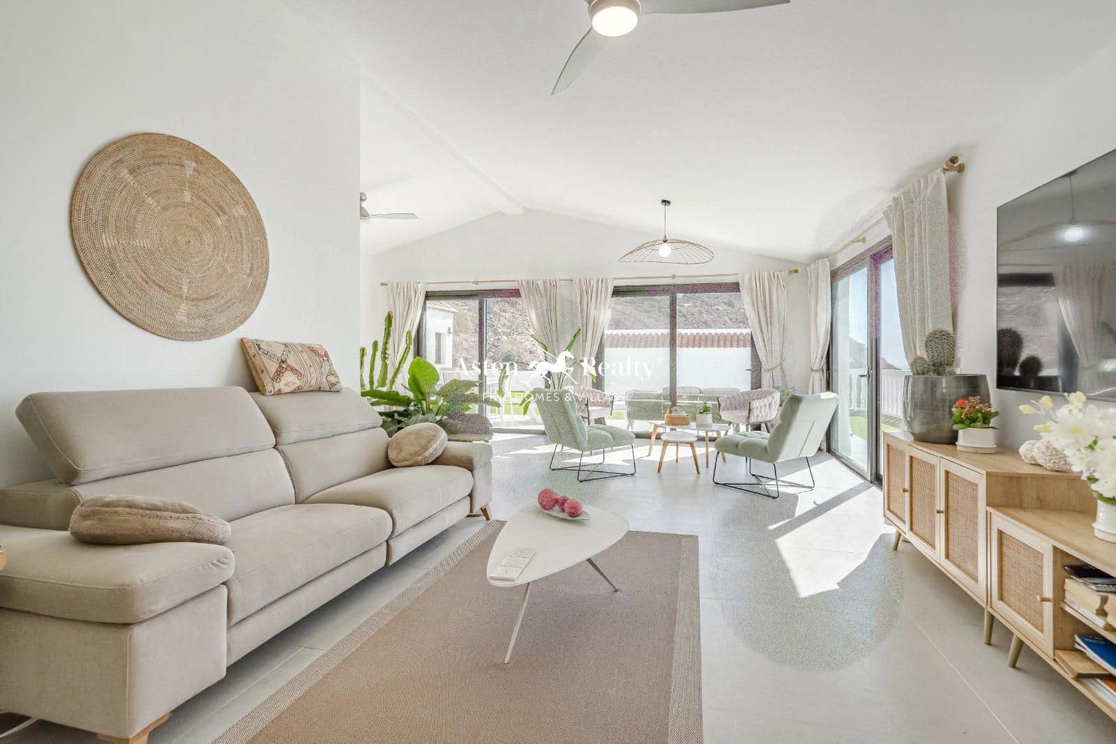 5 bedroom Townhouse for sale in Los Gigantes with pool garage - € 1,950,000 (Ref: 8602670)