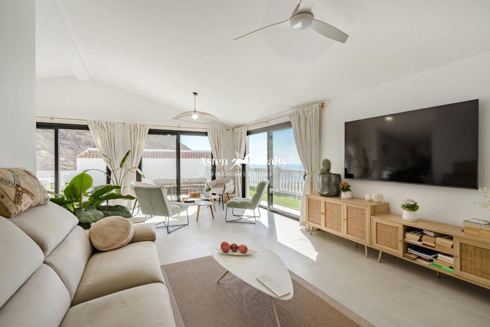 5 bedroom Townhouse for sale in Los Gigantes with pool garage - € 1,950,000 (Ref: 8602670)