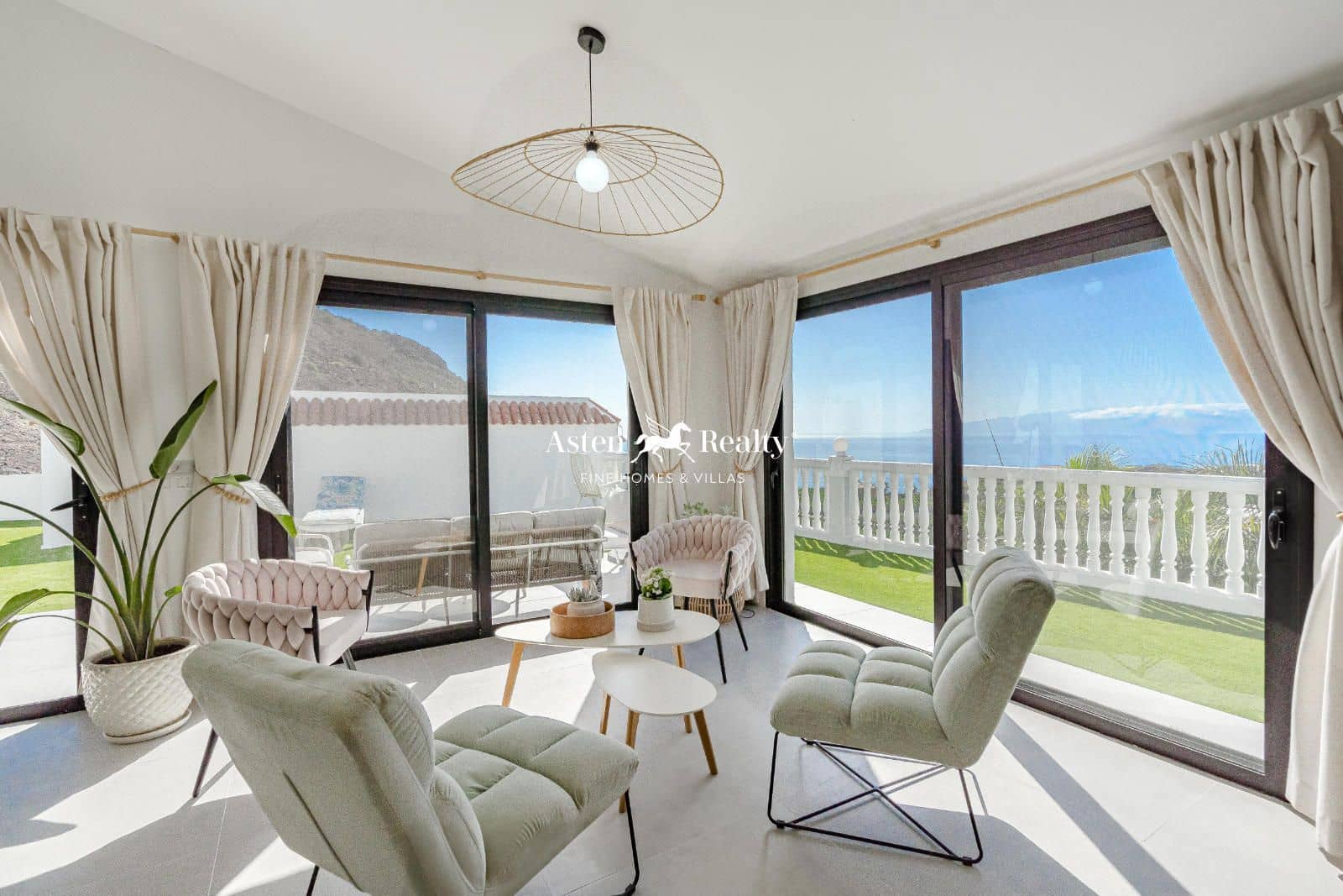 5 bedroom Townhouse for sale in Los Gigantes with pool garage - € 1,950,000 (Ref: 8602670)