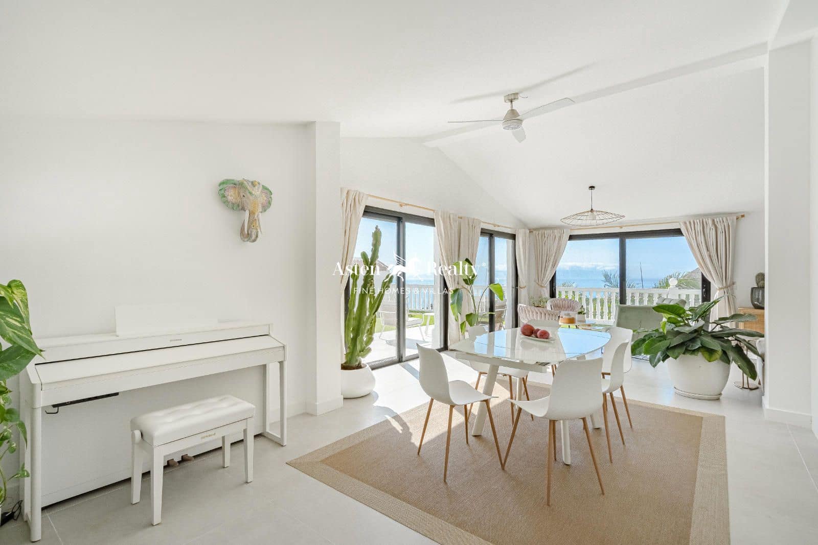 5 bedroom Townhouse for sale in Los Gigantes with pool garage - € 1,950,000 (Ref: 8602670)