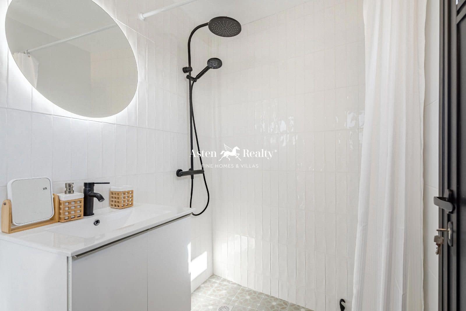 5 bedroom Townhouse for sale in Los Gigantes with pool garage - € 1,950,000 (Ref: 8602670)