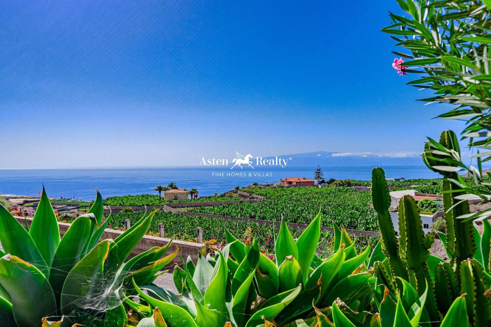 5 bedroom Townhouse for sale in Los Gigantes with pool garage - € 1,950,000 (Ref: 8602670)