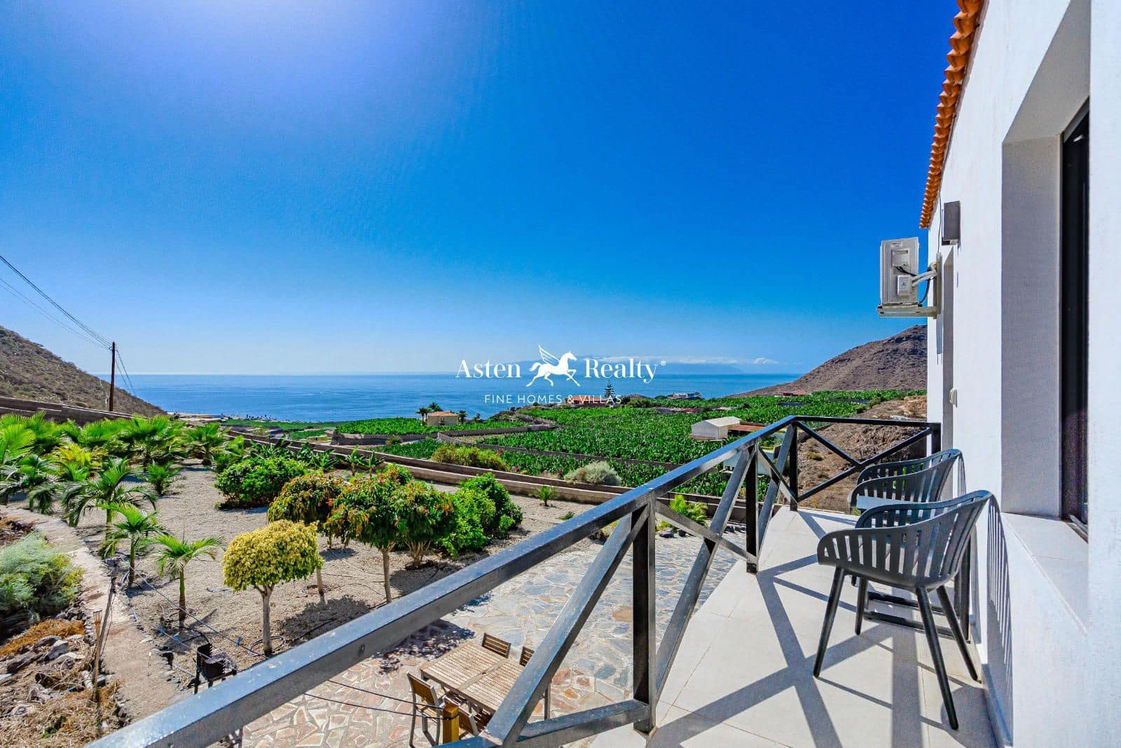 5 bedroom Townhouse for sale in Los Gigantes with pool garage - € 1,950,000 (Ref: 8602670)