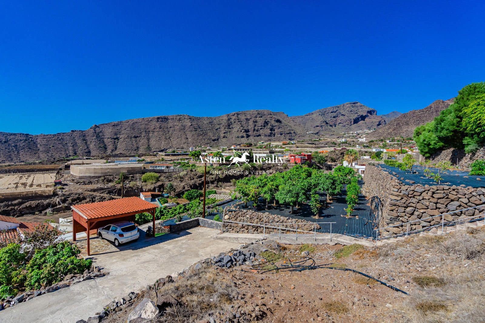 5 bedroom Townhouse for sale in Los Gigantes with pool garage - € 1,950,000 (Ref: 8602670)