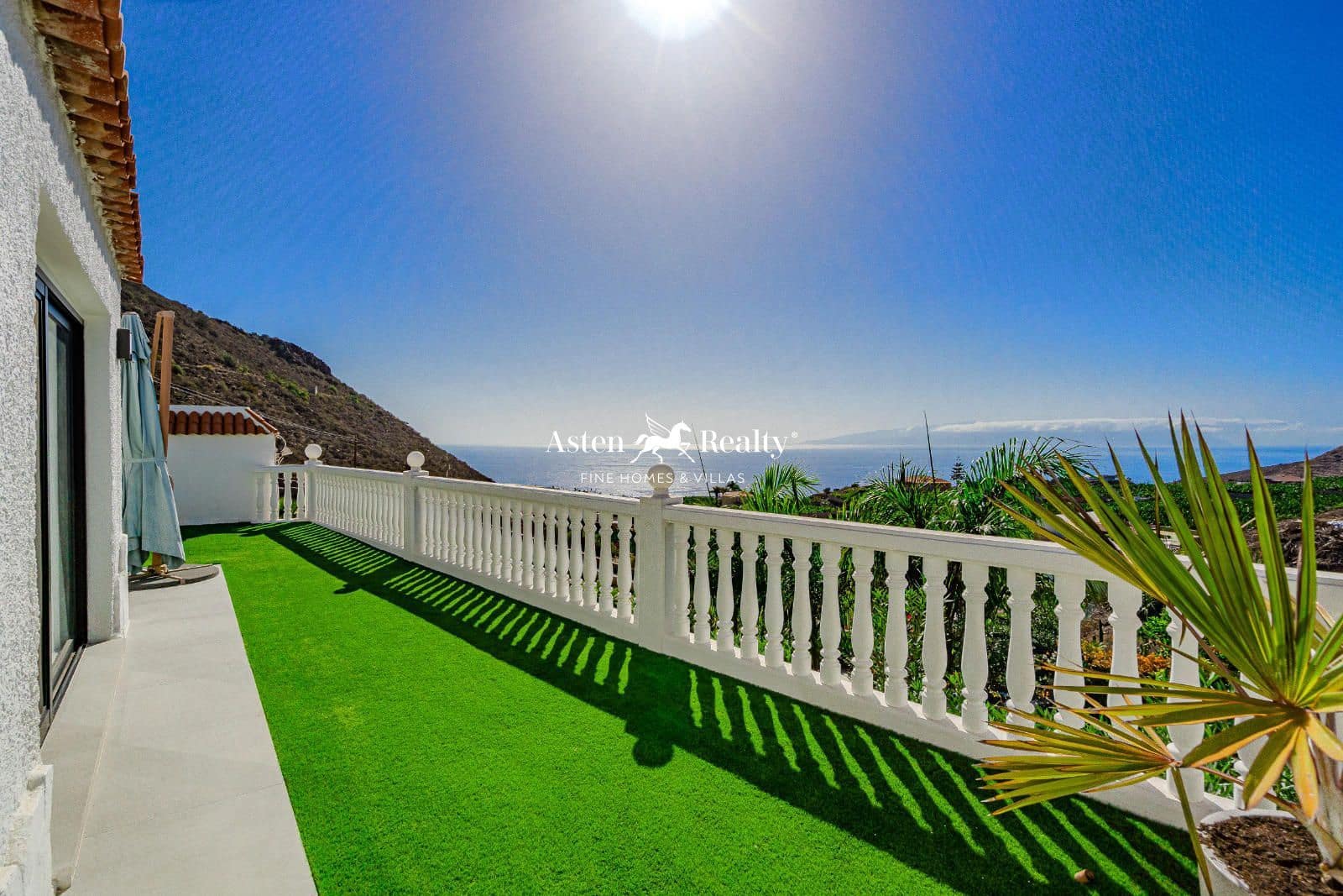 5 bedroom Townhouse for sale in Los Gigantes with pool garage - € 1,950,000 (Ref: 8602670)