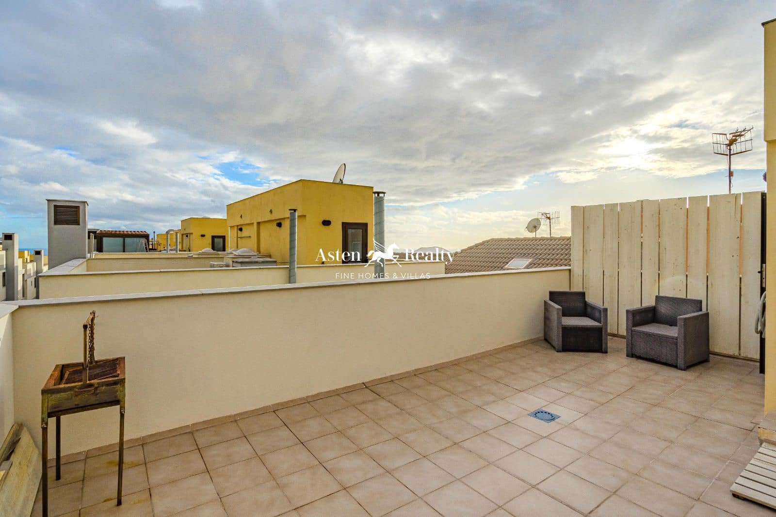 3 soveværelse Byhus til salg i Parque de la Reina med garage - € 419.900 (Ref: 8611631)