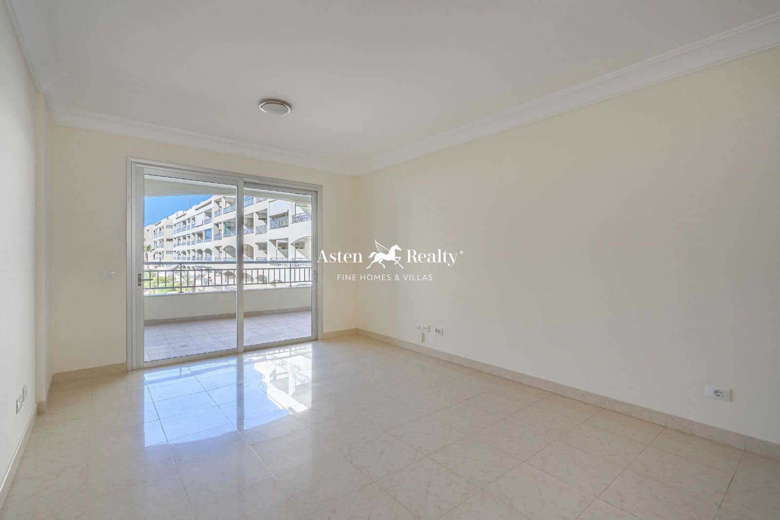 1 slaapkamer Flat te koop in Palm-Mar met zwembad - € 291.500 (Ref: 8614019)