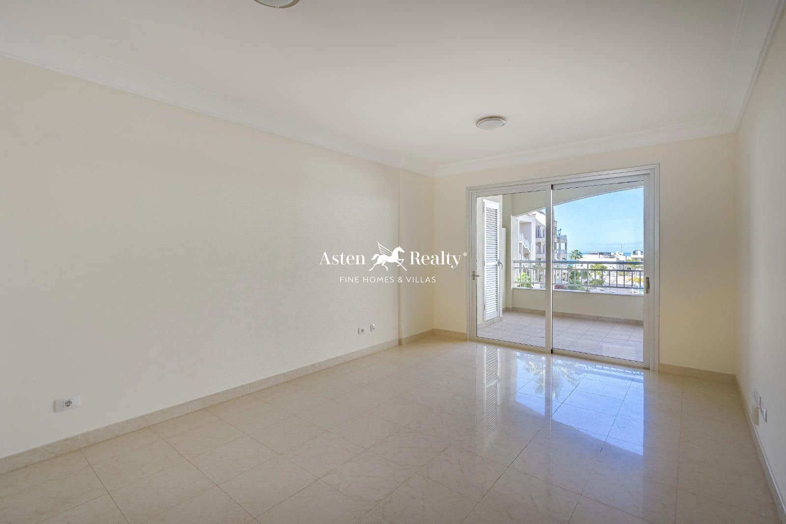 1 slaapkamer Flat te koop in Palm-Mar met zwembad - € 291.500 (Ref: 8614019)