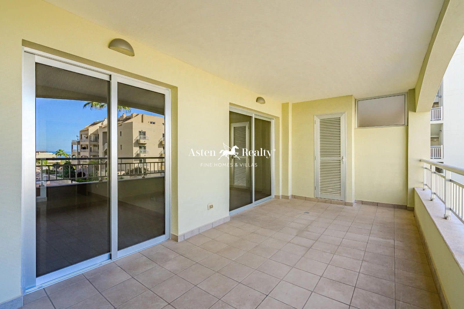 1 slaapkamer Flat te koop in Palm-Mar met zwembad - € 291.500 (Ref: 8614019)