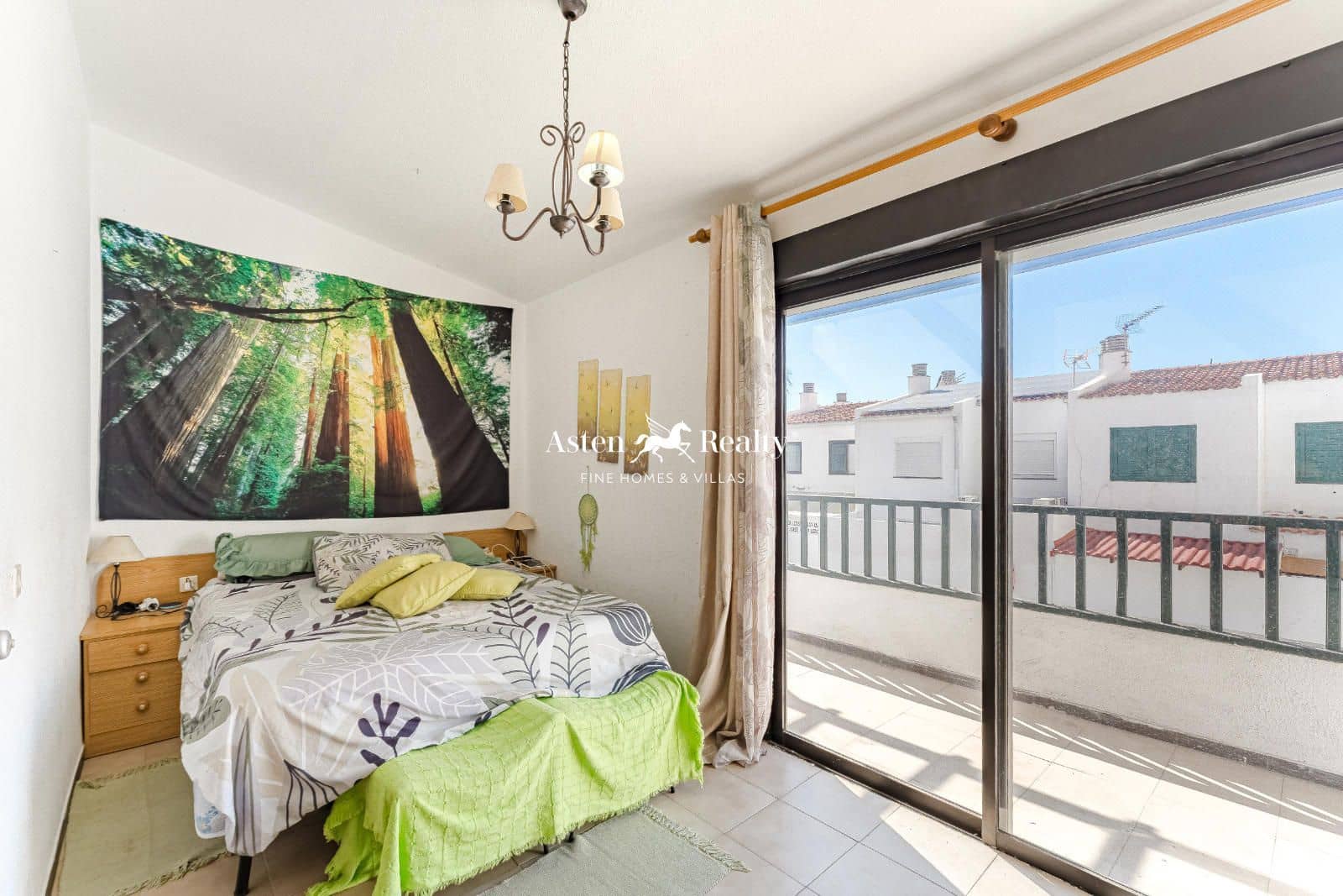 4 soverom Hus til salgs i Puerto Santiago med svømmebasseng garasje - € 349 000 (Ref: 8625958)