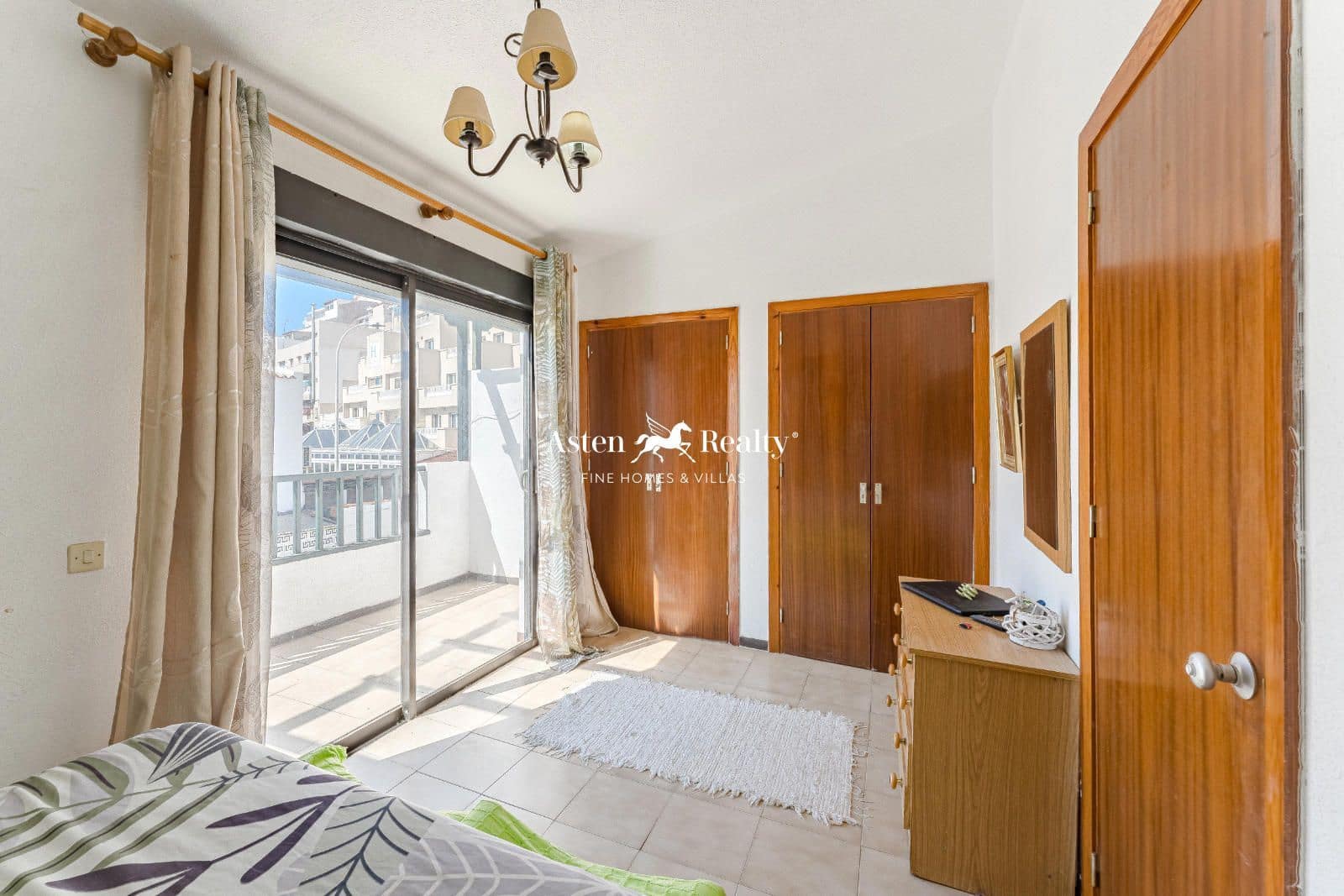 4 soverom Hus til salgs i Puerto Santiago med svømmebasseng garasje - € 349 000 (Ref: 8625958)