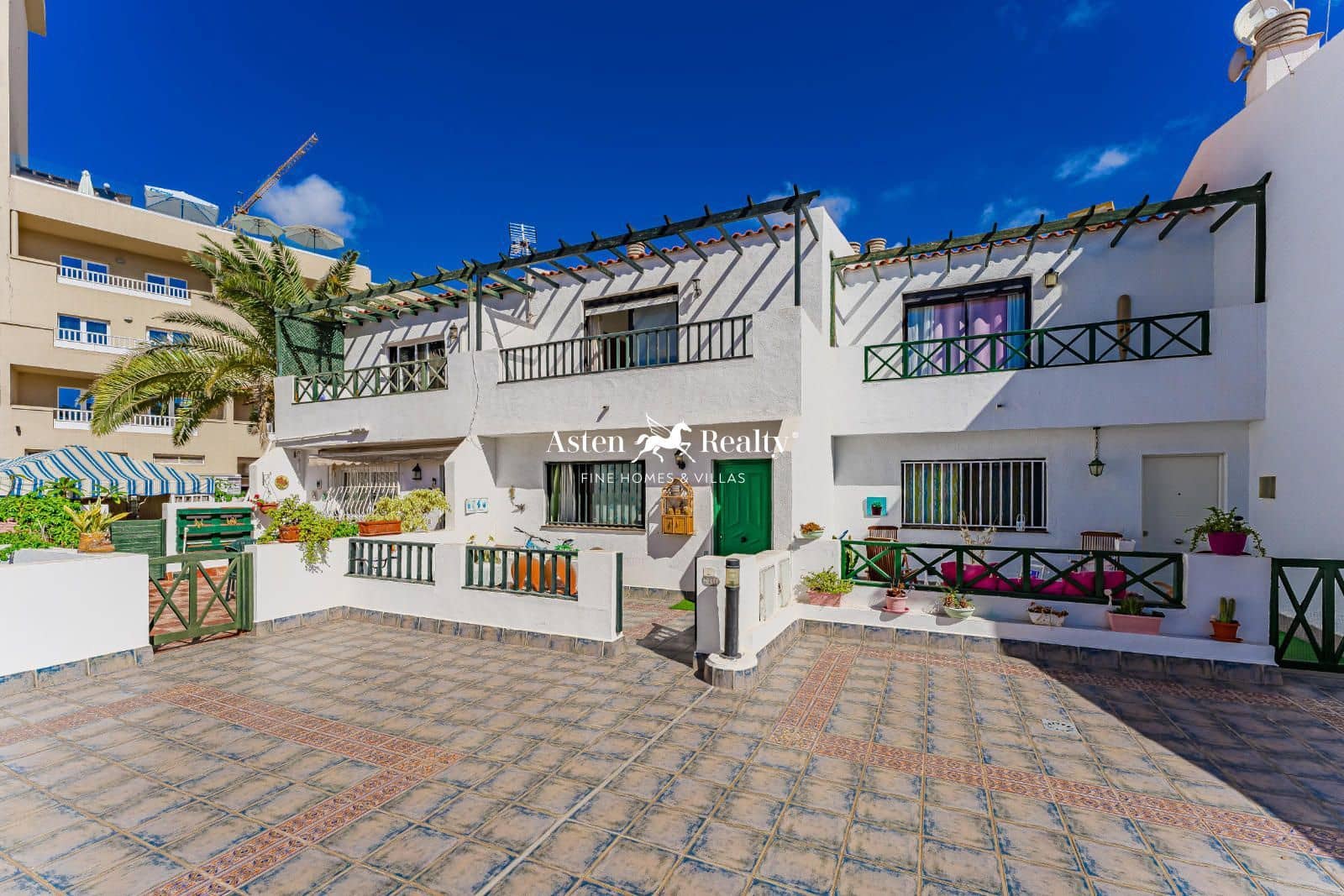 4 soverom Hus til salgs i Puerto Santiago med svømmebasseng garasje - € 349 000 (Ref: 8625958)