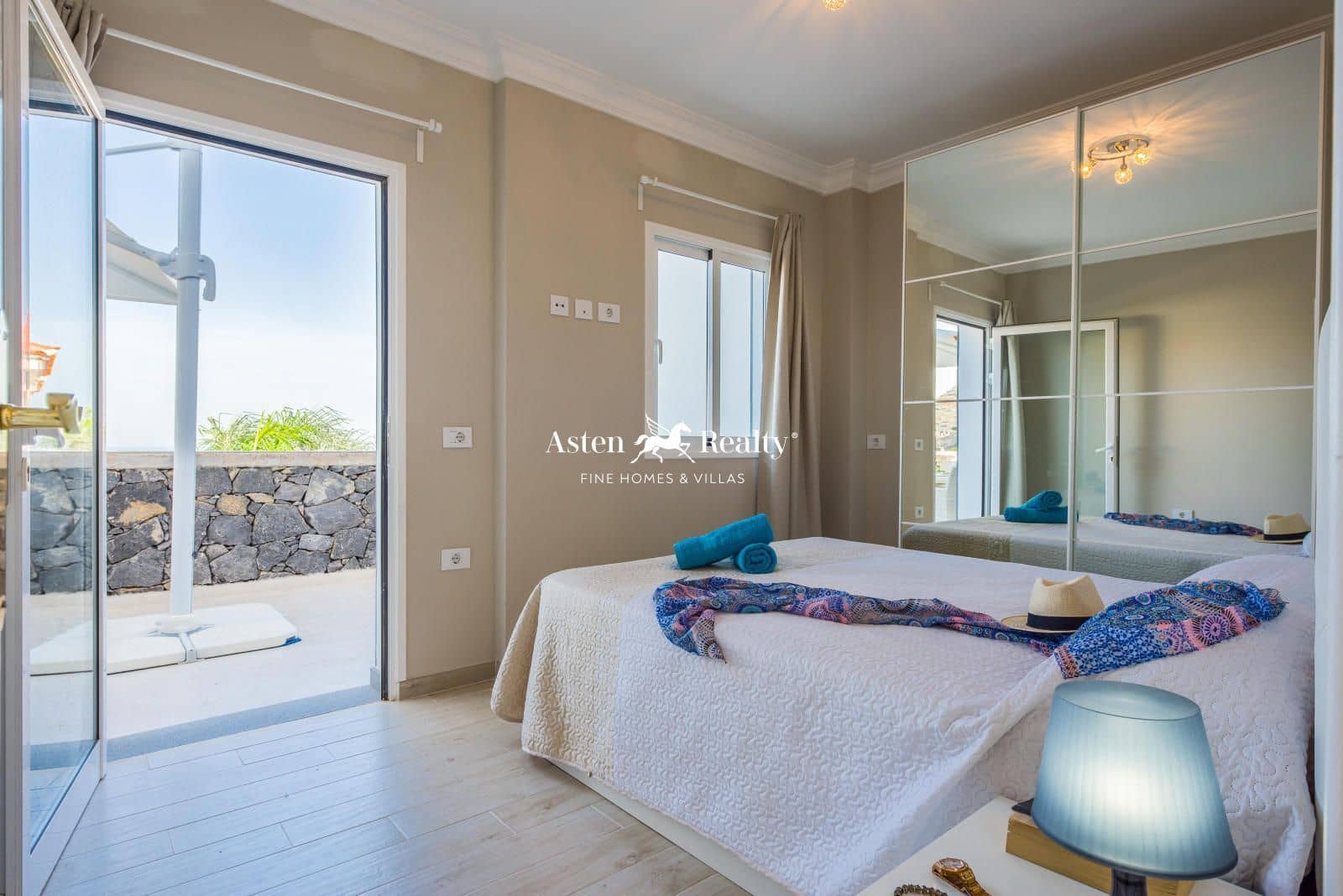 4 soverom Villa til salgs i Torviscas med svømmebasseng garasje - € 1 550 000 (Ref: 8640189)