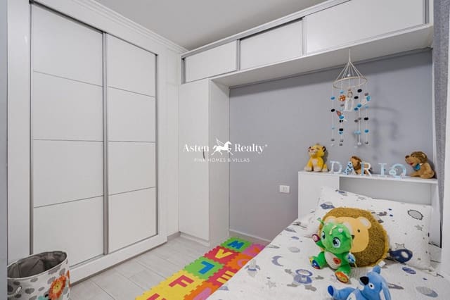 2 slaapkamer Flat te koop in Playa San Juan, Guía de Isora met garage - € 275.000 (Ref: 8647159)