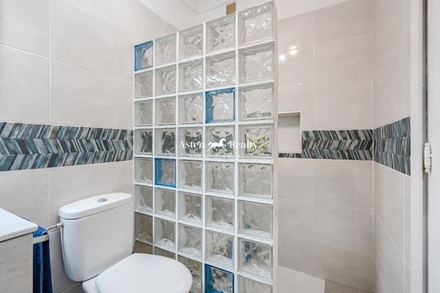 2 slaapkamer Flat te koop in Playa San Juan, Guía de Isora met garage - € 275.000 (Ref: 8647159)