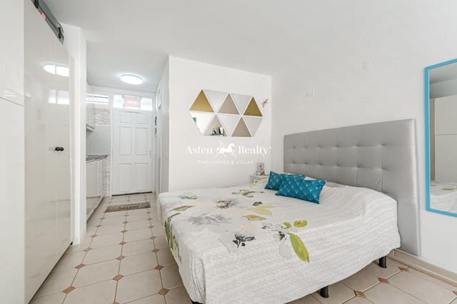 Appartement à vendre à Playa de las Américas, Adeje avec piscine garage - 218 000 € (Ref: 8651290)