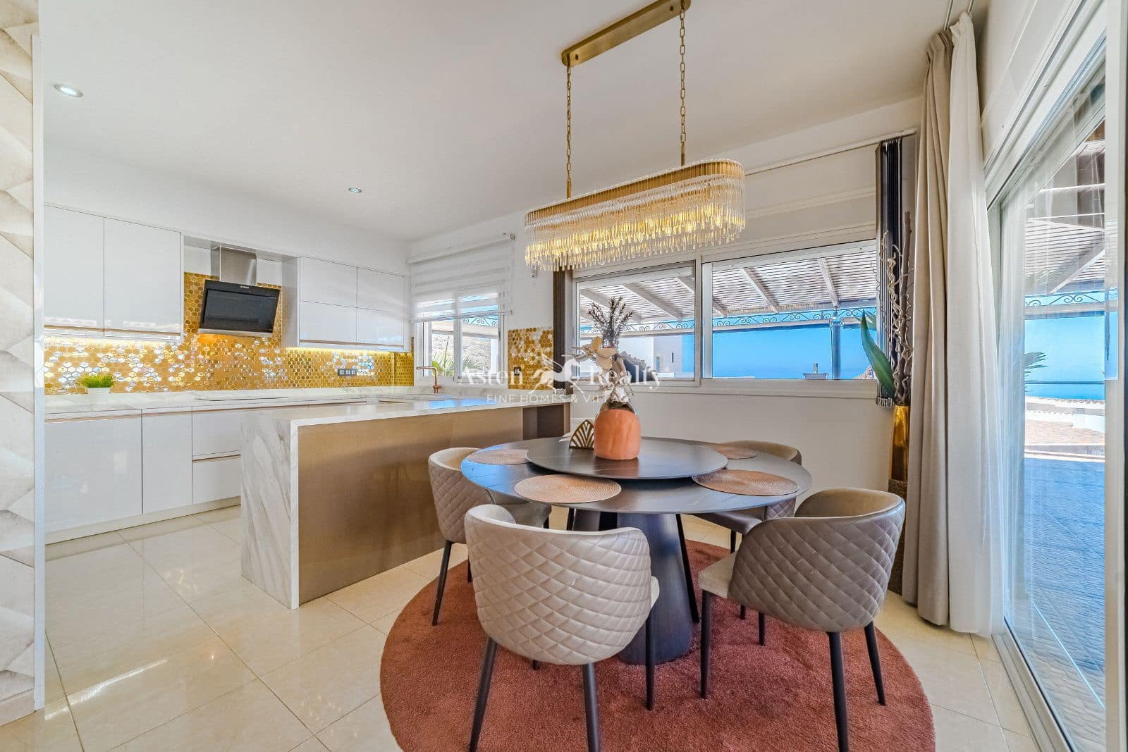 3 quarto Casa em Banda para venda em Torviscas com piscina garagem - 1 140 000 € (Ref: 8667026)