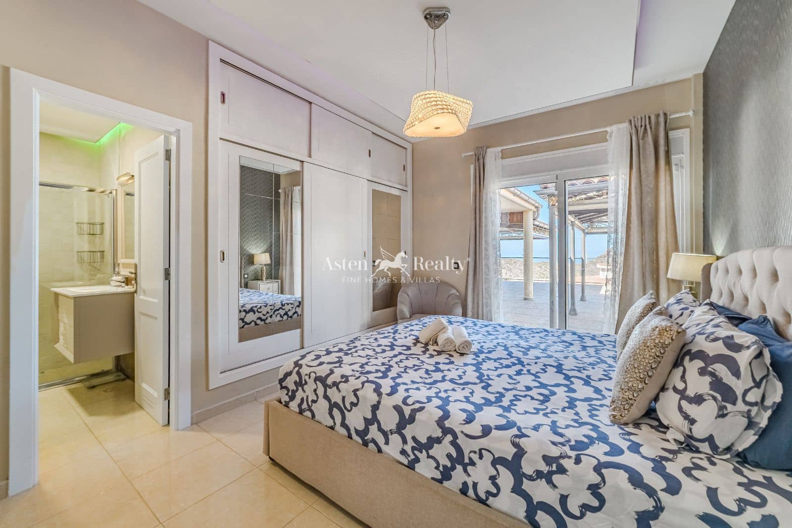 3 quarto Casa em Banda para venda em Torviscas com piscina garagem - 1 140 000 € (Ref: 8667026)