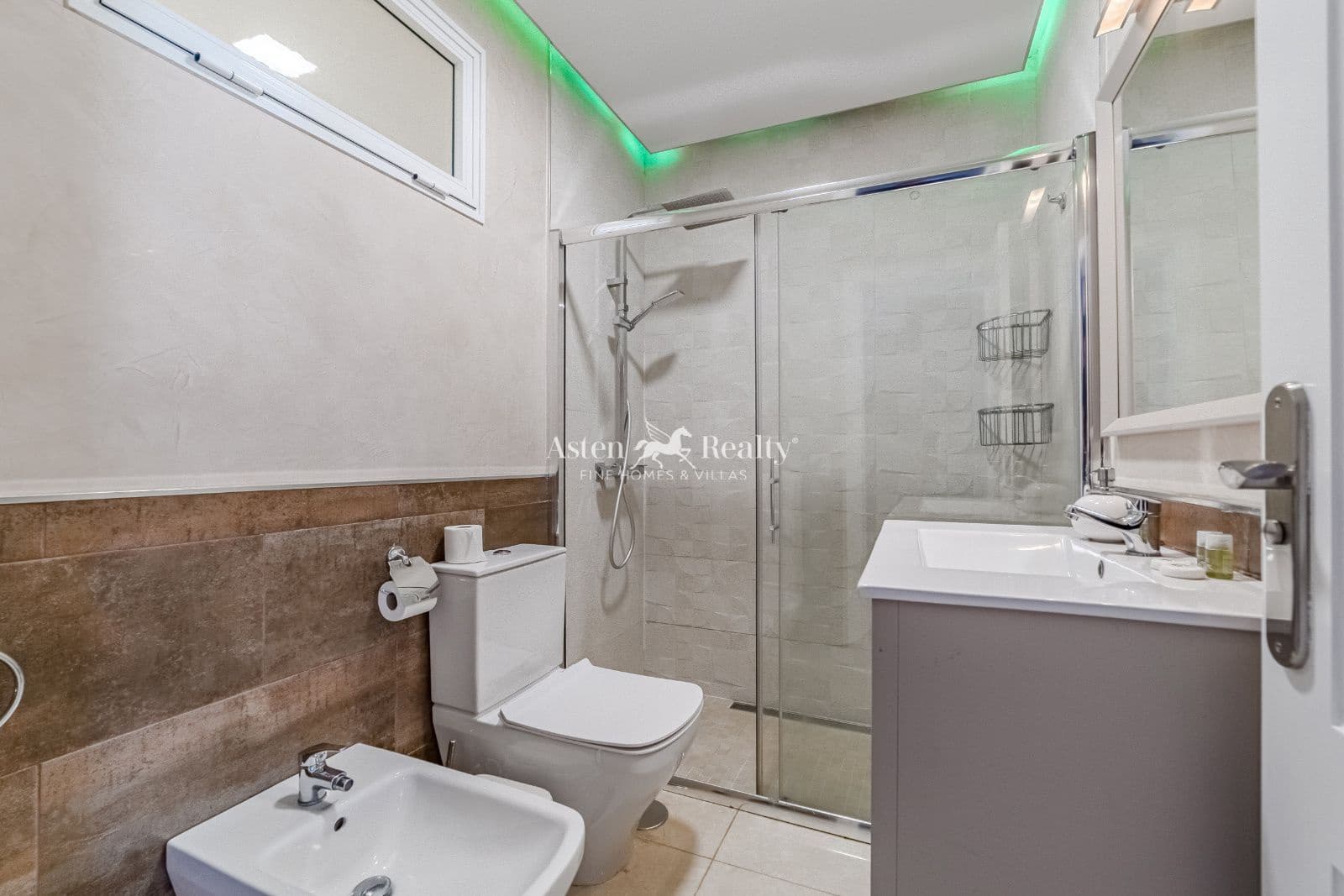 3 quarto Casa em Banda para venda em Torviscas com piscina garagem - 1 140 000 € (Ref: 8667026)