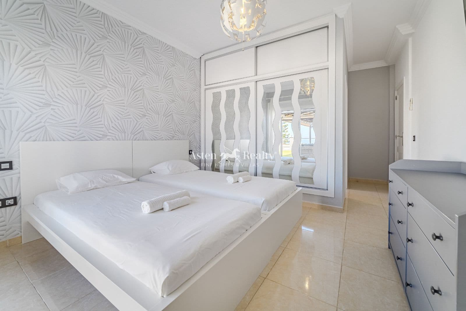 3 quarto Casa em Banda para venda em Torviscas com piscina garagem - 1 140 000 € (Ref: 8667026)