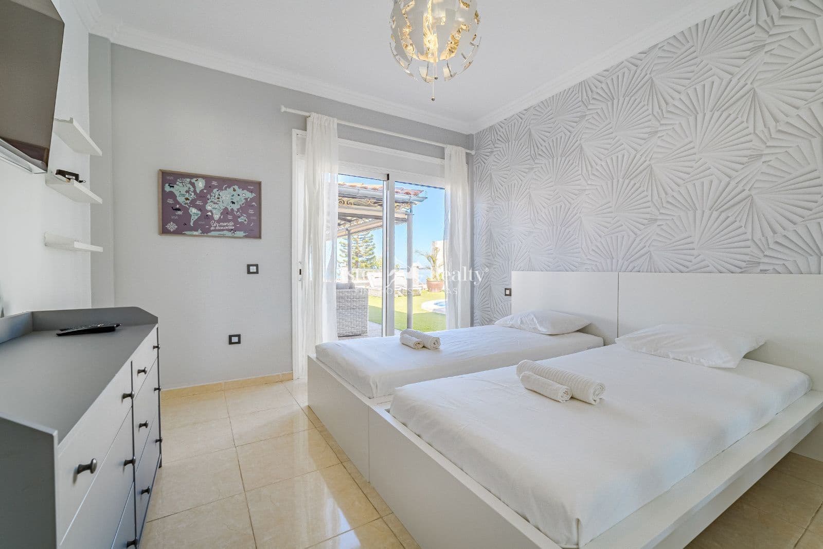 3 quarto Casa em Banda para venda em Torviscas com piscina garagem - 1 140 000 € (Ref: 8667026)